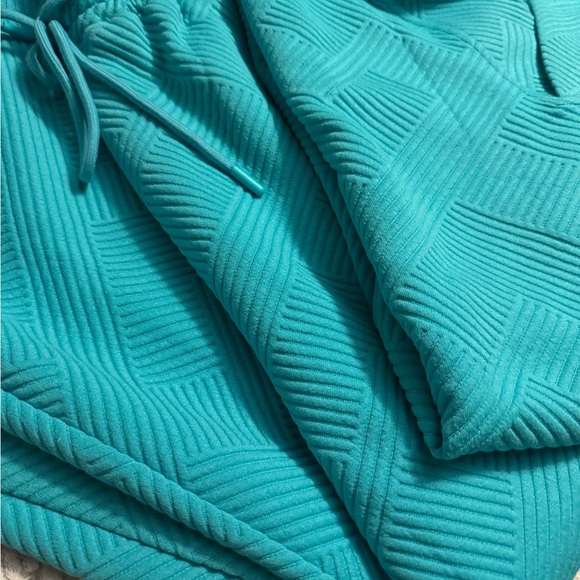 Boutique 2 piece textured capri set wore once - Picture 4 of 9